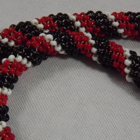 Vintage Native Seed Bead Bolo Necklace, First Nations Hand-crafted Beadwork - Picture 5 of 12